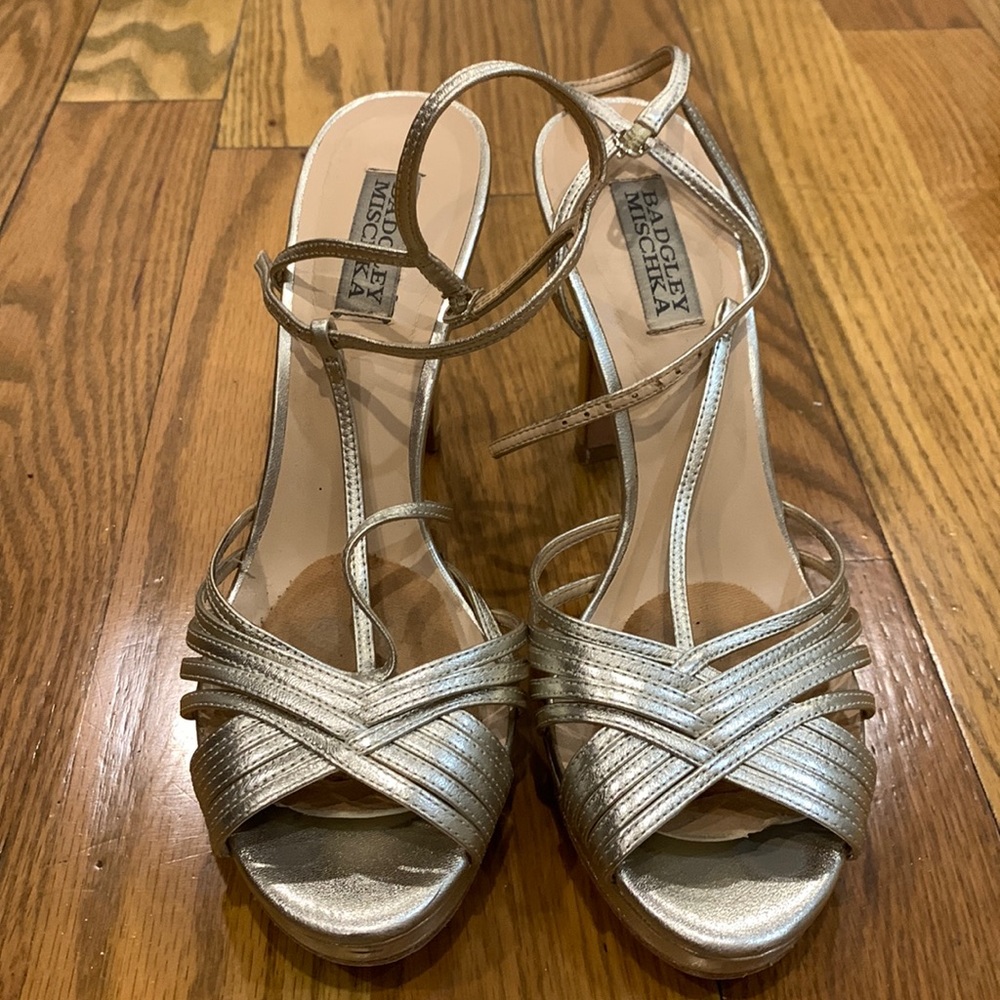 Badgley mischka Gold heels
